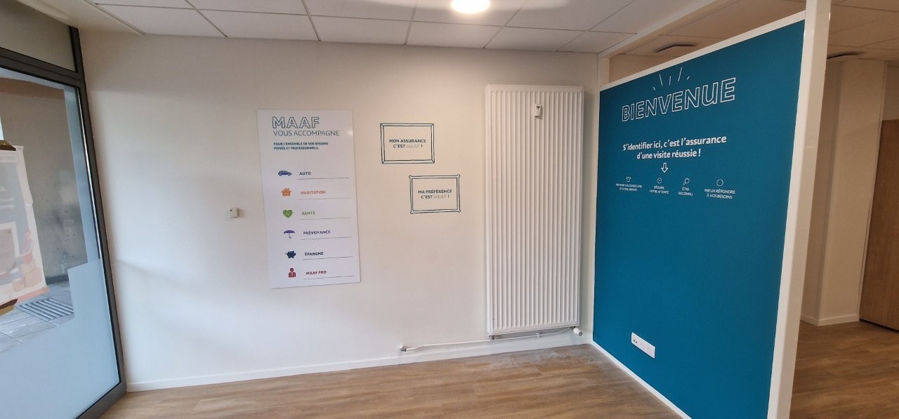 Exemple de signalétique et d'affichage mural d'Ateliers de Chevreuse pour le client de la MAAF situé à St Jean de Maurienne.