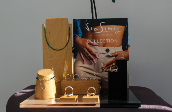 Présentoirs pour bijoux, sur mesure et écoconçu